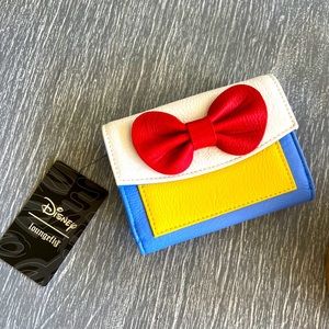 NWT Snow White Loungefly Wallet
